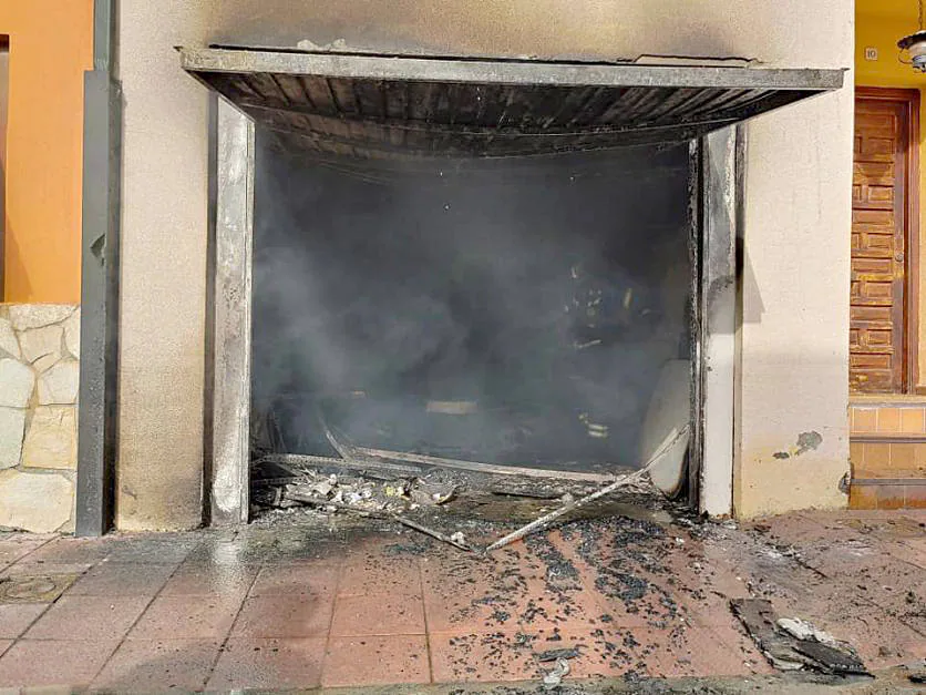 Incendio en un garaje en Molinaseca