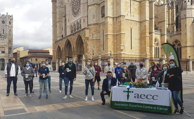 La Asociación Española Contra el Cáncer en León ha celebrado su tradicional cuestación para recaudar fondos destinados a la investigación