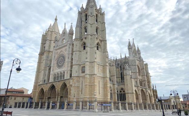 La Catedral de León reduce a la mitad el número de visitas perdiendo 700.000 euros de ingresos