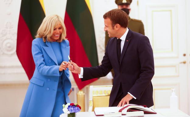 Macron saca músculo diplomático