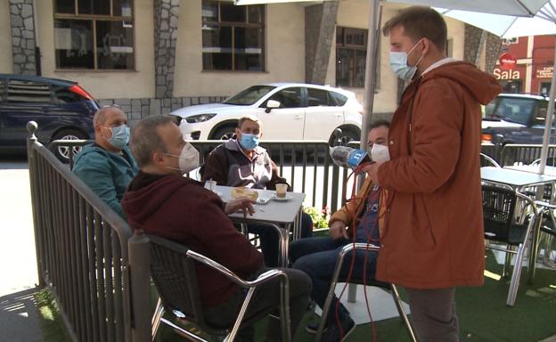 Villablino toma la palabra durante la Mesa por León: «La juventud se marcha; el que se queda vive de sus padres o abuelos»