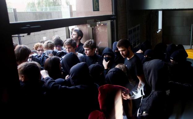La Universidad de Barcelona, condenada por apoyar un manifiesto a favor de los presos