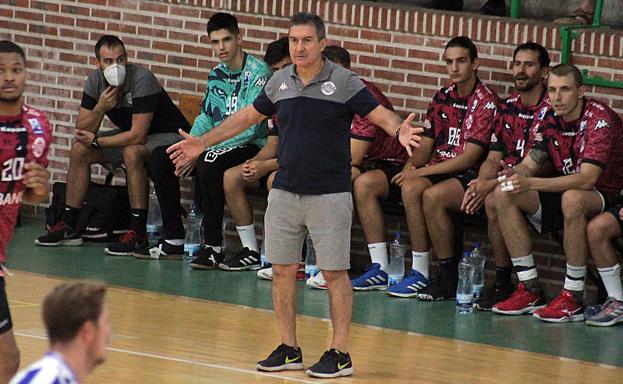 Cadenas: «Para ganar en Irún hay que subir el nivel de juego»