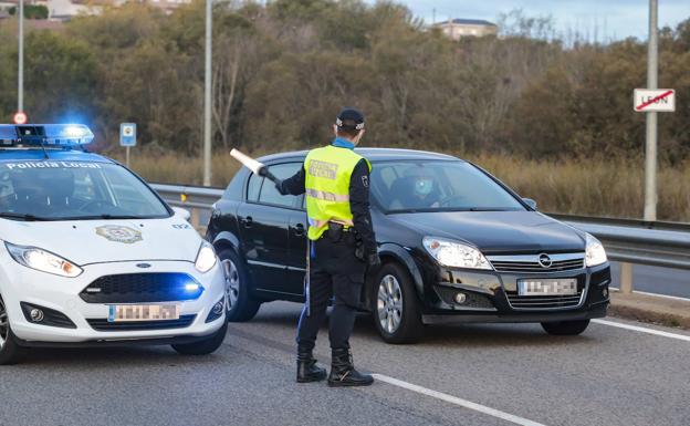 Cuatro grupos de trabajo de la Policía Local y tres patrullas de la Nacional vigilarán el cumplimiento de las restricciones en San Andrés del Rabanedo
