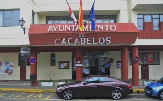 El PSOE de Cacabelos acusa a IU y SxC de promover una «moción de censura encubierta»