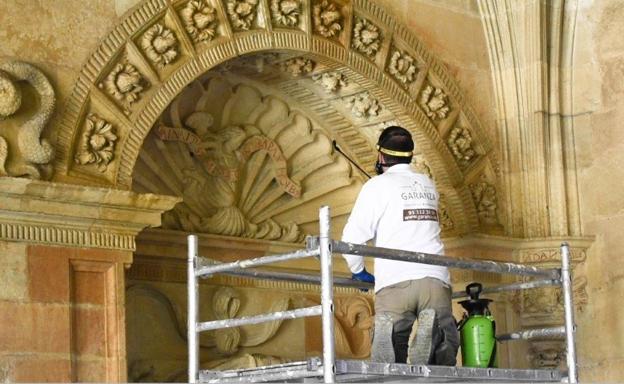 Finaliza la restauración de la obra de Juan de Juni en el Hostal de San Marcos