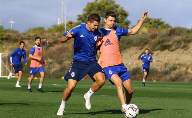 Las selecciones resquebrajan la zona central de la defensa de la Ponferradina