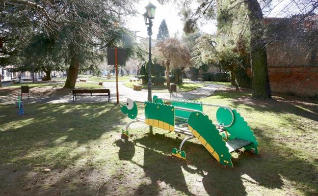 El Ayuntamiento aprueba cubrir 15 áreas de juegos infantiles de León