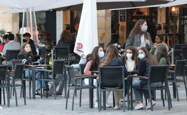 El Húmedo y la Plaza Mayor respiran a medio gas con un ambiente confinado, tempranero y con hora de retirada
