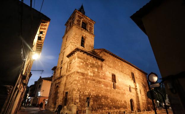 La Iglesia del Mercado de León recupera su iluminación tras tres meses de apagón