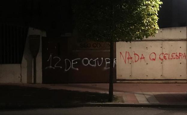 Nueva pintada en la Casa Museo Colón de Valladolid contra la Fiesta Nacional