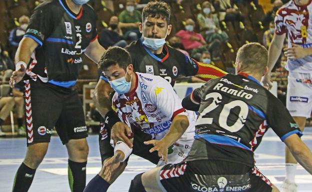 «Es absurdo e imposible jugar con mascarilla al balonmano»