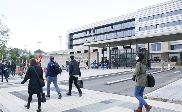 CSIF denuncia que el Gobierno recorta un 40% su oferta de empleo