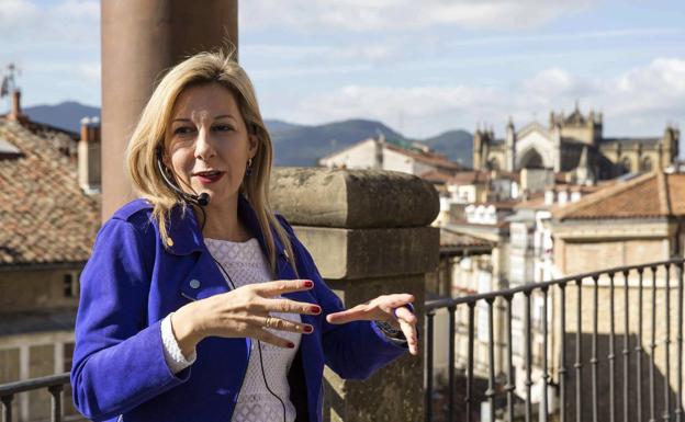 Eva García Sáenz de Urturi, con un 'thriller' histórico, y Sandra Barneda, dúo planetario