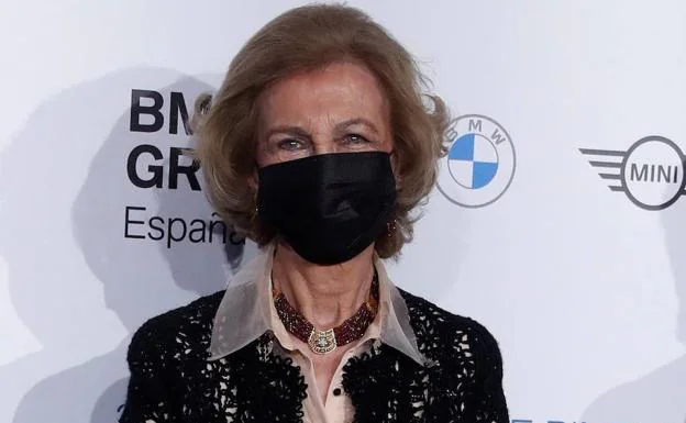 La Reina Sofía responde a si mantiene contacto con Don Juan Carlos