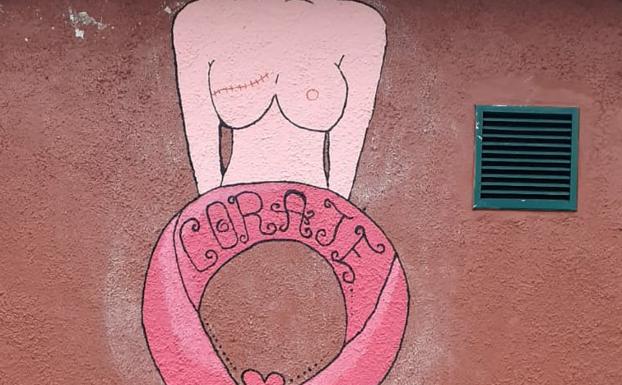 Ciñera pinta un mural en apoyo a las mujeres con cáncer de mama