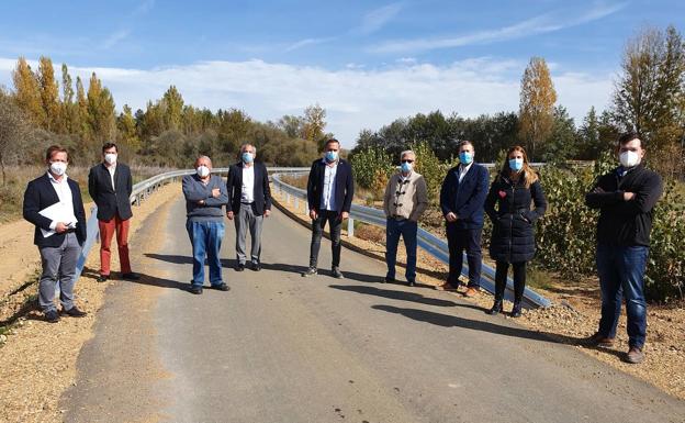 La Diputación de León recibe las obras de la carretera de Saelices del Río tras una inversión de 71.000 euros