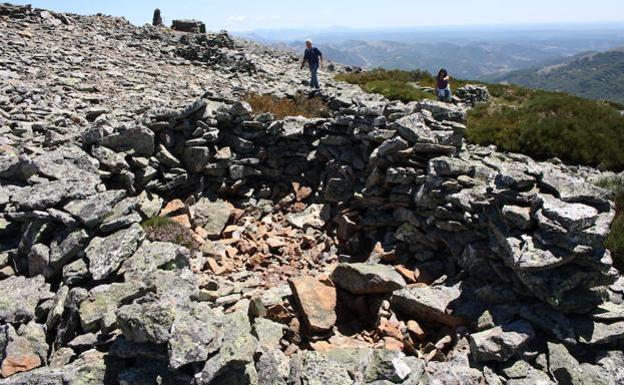 Los Amigos de la Montaña Central subirán al Fontañán para rechazar la instalación de parques eólicos