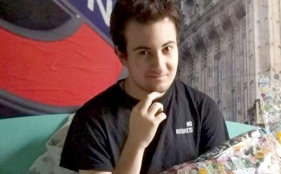 «Mi hijo me dijo que se le acabó la vida a los 18 años» después de un ictus isquémico agudo que le paralizó la parte izquierda del cuerpo