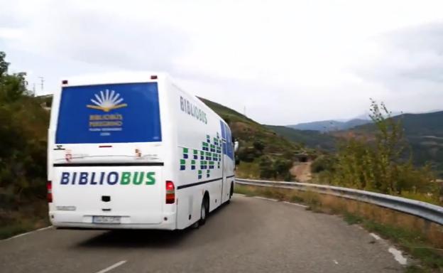 El Ministerio de Cultura elige al Bibliobús de la Diputación en El Bierzo para celebrar el Día de las Bibliotecas