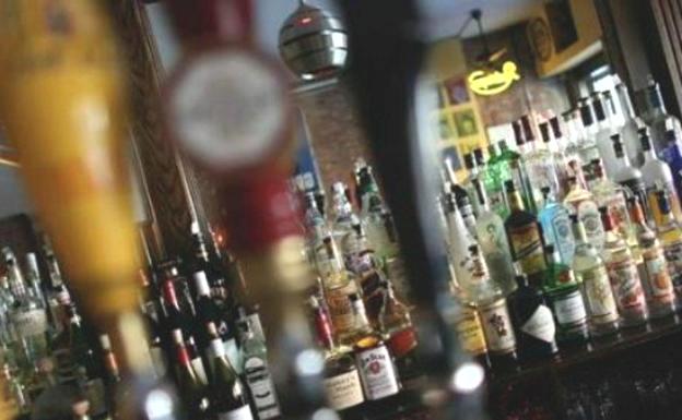 Dos acusados por robar 100 botellas en un bar de León capital se enfrentan a un año y seis meses de prisión