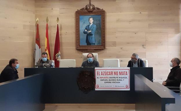 El Ayuntamiento de La Bañeza rechaza la campaña 'El azúcar mata' y traslada su «máximo apoyo» al sector