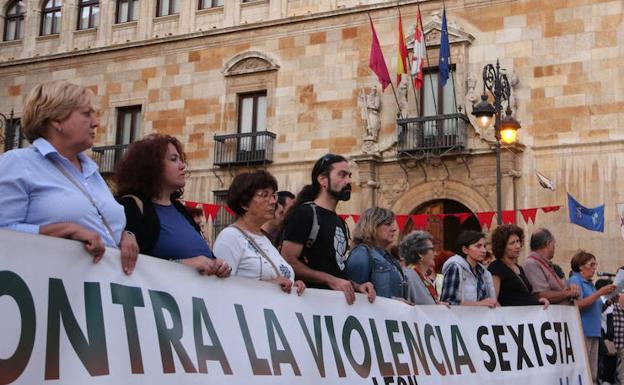 La Plataforma contra la Violencia Machista de León 'Lunes sin sol' convoca un minuto de silencio virtual por una nueva víctima