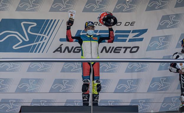 Sergio González Vallinas se coloca líder de la KTM 390 Cup tras dos triunfos en Jerez