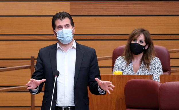 Noticias, información y última hora de las nueve provincias de Castilla y León Suárez-Quiñones niega la desregulación ambiental y pretende sustituir "algunas licencias municipales" para mejorar la agilidad 2 El PSOE advierte que la infracción de la ley de calidad del aire afecta el acceso a los fondos europeos