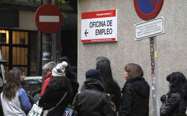 El paro sube en casi 50.000 personas pese a crearse 114.000 nuevos empleos