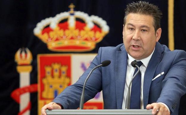 «Sería preocupante que me valoraran excesivamente bien aquellos a los que no defiendo», asegura Luis Mariano Santos