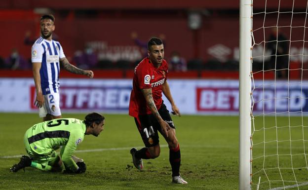 El Mallorca pasa por encima de la Ponferradina en Son Moix