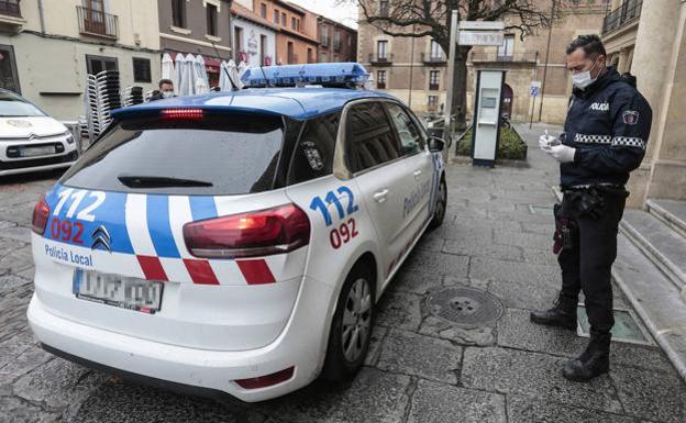 Haciendo botellón en una peluquería o bebiendo en la estación de Feve: así se saltan algunos leoneses las restricciones