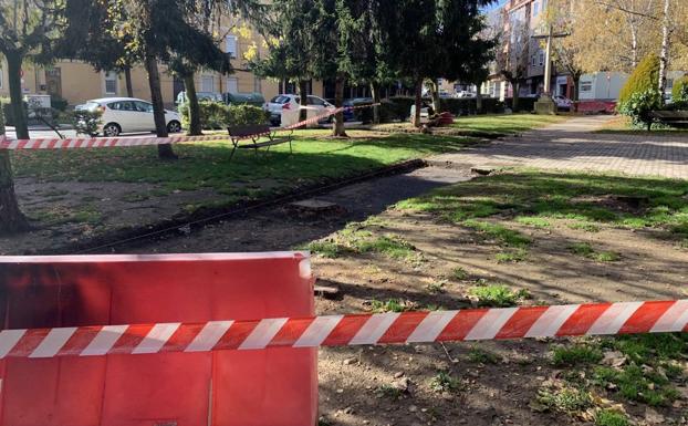 El Ayuntamiento de León renueva aceras en el barrio de San Lorenzo