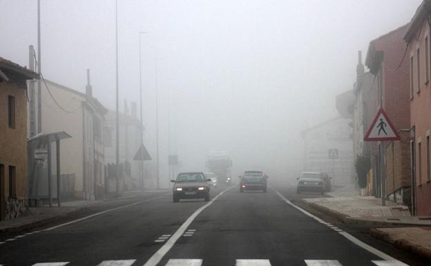 La niebla condiciona la circulación en dos carreteras de la provincia leonesa