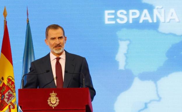 Felipe VI considera el periodismo «especialmente necesario» en tiempo de crisis