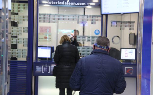 Los leoneses pierden ilusión por el 'Gordo' y las ventas de Lotería de Navidad se desploman un 30%