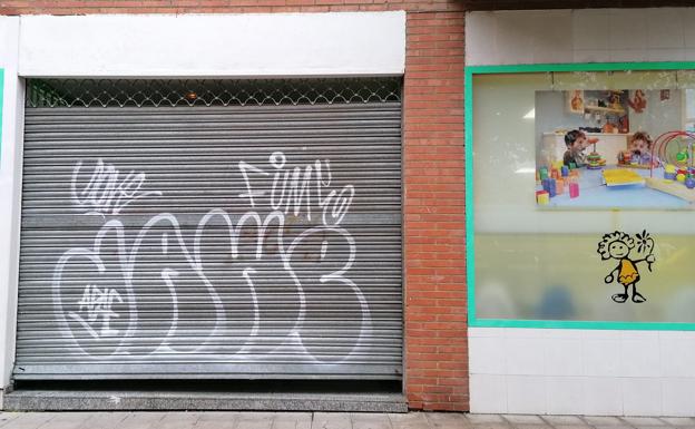 El Polígono 58 amanece con puertas forzadas y lunas rotas por una banda que robó durante el toque de queda