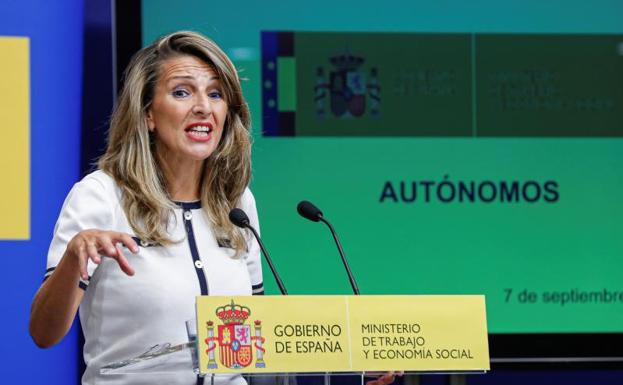 Trabajo propone bonificar con 4.000 euros los contratos indefinidos