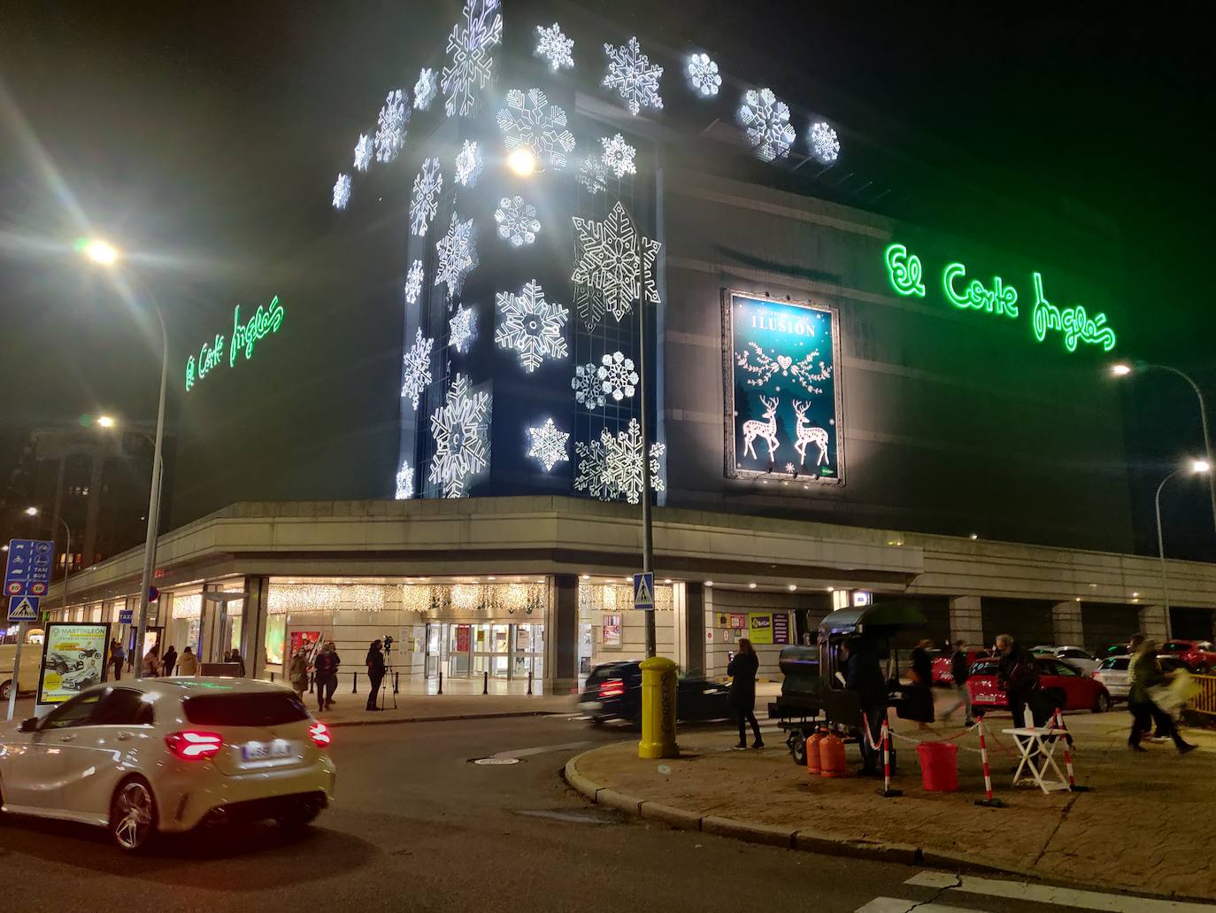 El Corte Inglés enciende su iluminación navideña
