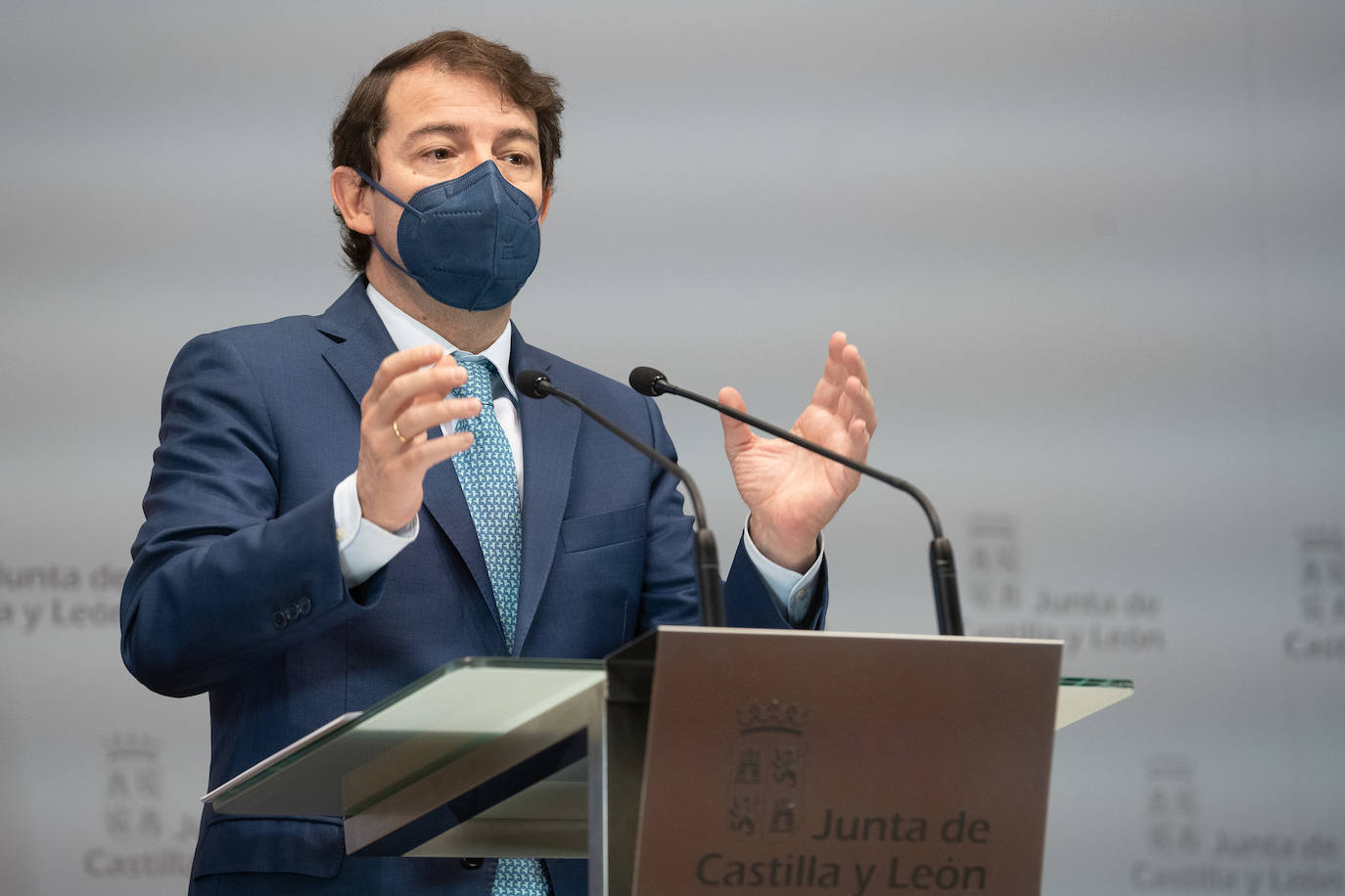 El presidente de la Junta e Iberaval presentan medidas para la hostelería