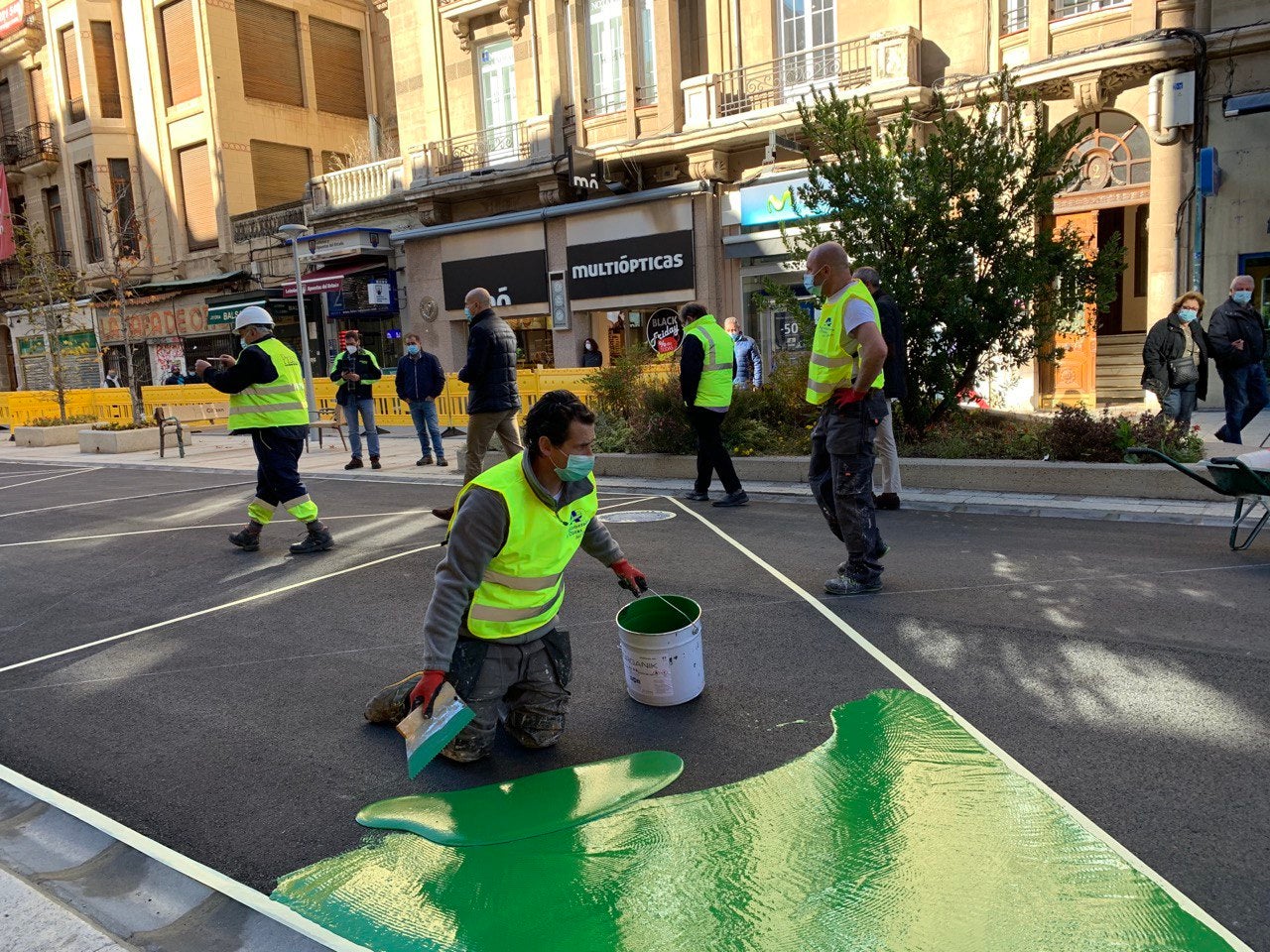 León empieza a colorear un Ordoño II que absorberá 16.000 kilos de pintura