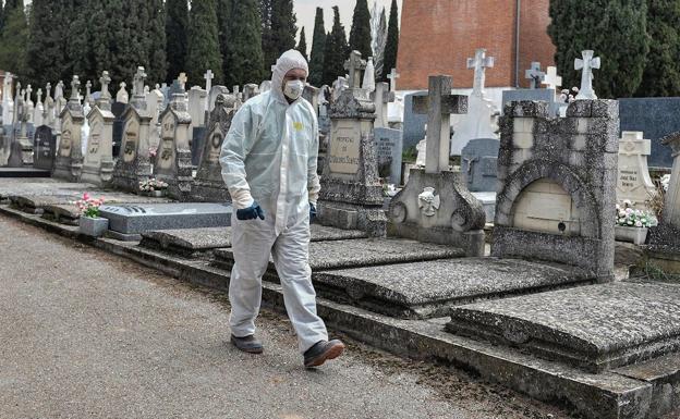 Sanidad ha dejado sin anotar a más de un tercio de los muertos de covid