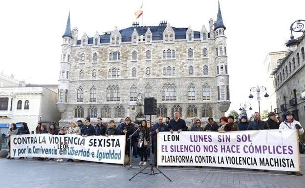 Un monolito en Botines conmemorará el aniversario de la plataforma de León contra la violencia machista