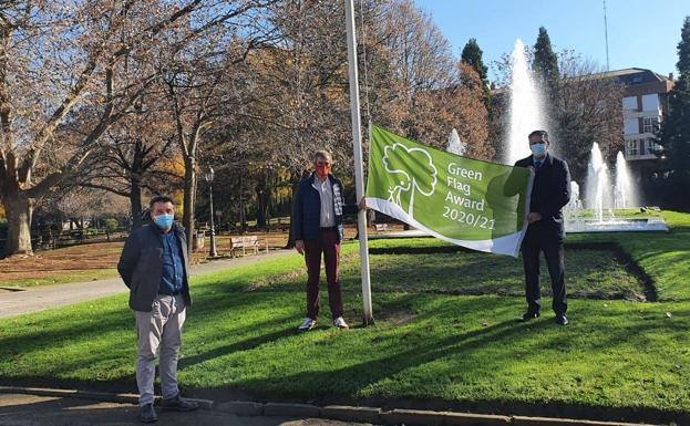 El Parque de Quevedo de León ya vuelve a lucir la bandera del programa Green Flag Award