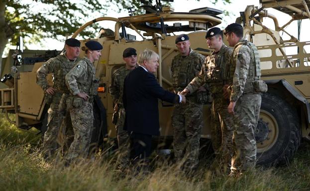 Johnson anuncia la mayor inversión en Defensa desde la Guerra Fría