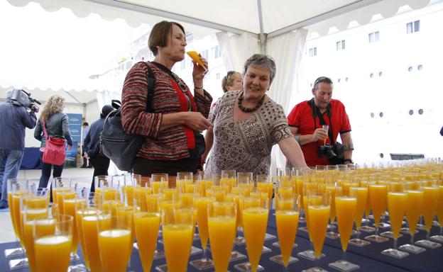 El Gobierno quiere subir el IVA al zumo de naranja como si fuera un refresco azucarado