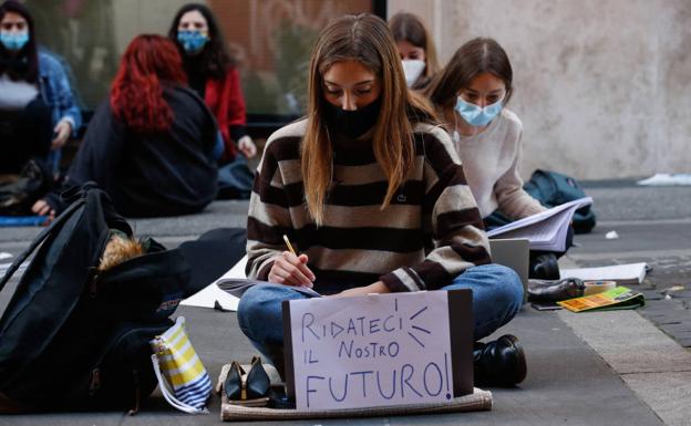 El virus y el confinamiento machacan la salud mental de la población italiana