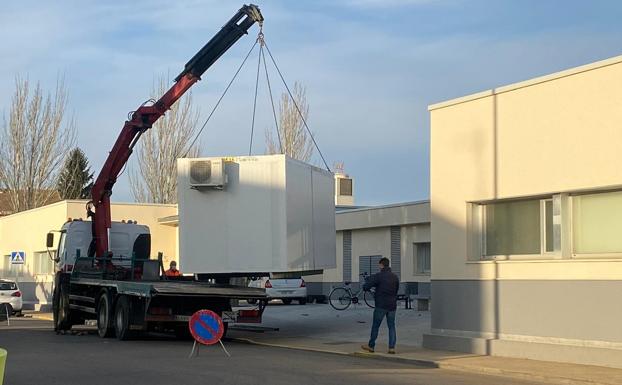 Sanidad retira la caseta instalada frente al centro de salud en Santa María del Páramo