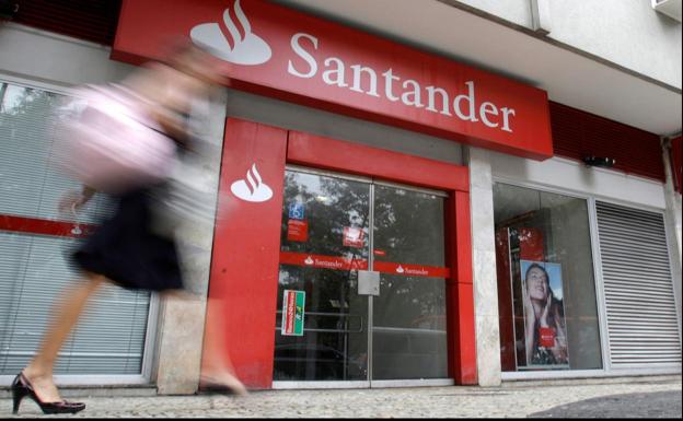 El Banco Santander pretende cerrar 15 sucursales en León y despedir a 50 trabajadores en la primera propuesta de ERE